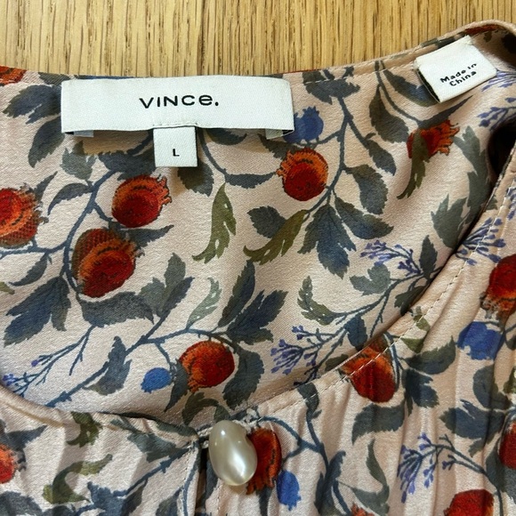 VINCE pomegranate pleated blouse keyhole v-neck charmeuse long sleeve size L - Picture 7 of 16